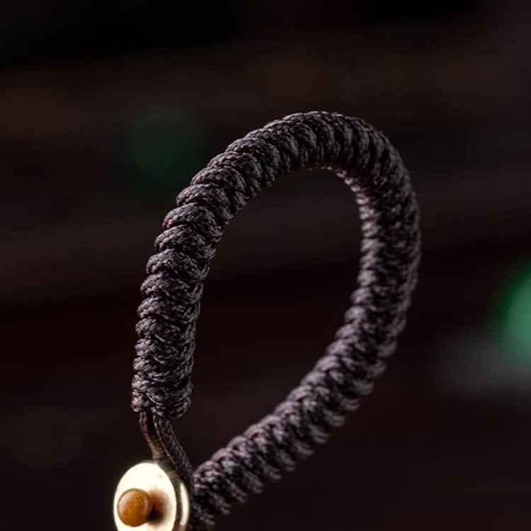 Direct from Japan: [Attract wealth & ward off evil / Replenish Metal, Water, Earth elements / Free shipping on one item] Hand-woven Brass Pixiu Good Luck Knot Keychain (B3640)