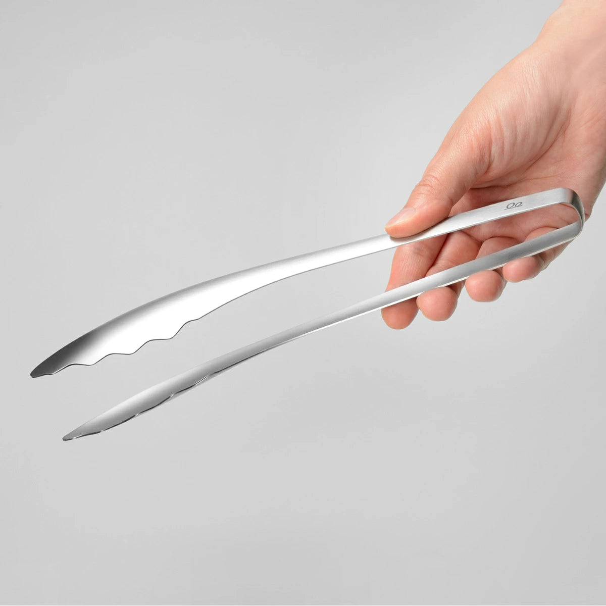 圖片替代文字 (Alt Text) 日本製-AUX代購-Leye不沾手指尖夾LS1505-單支裝無接縫一體成型不銹鋼-日本進口AUXオークスレイエゆびさきトング不沾手夾子處理生肉洋蔥薑蒜裹粉炸物適用-改善食材沾手及雙手異味-日系廚房用品照
