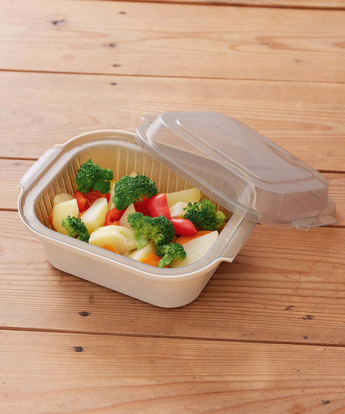 Made in Japan: 3COINS KITINTO On-Yasai Microwave Oven Container (B3128)