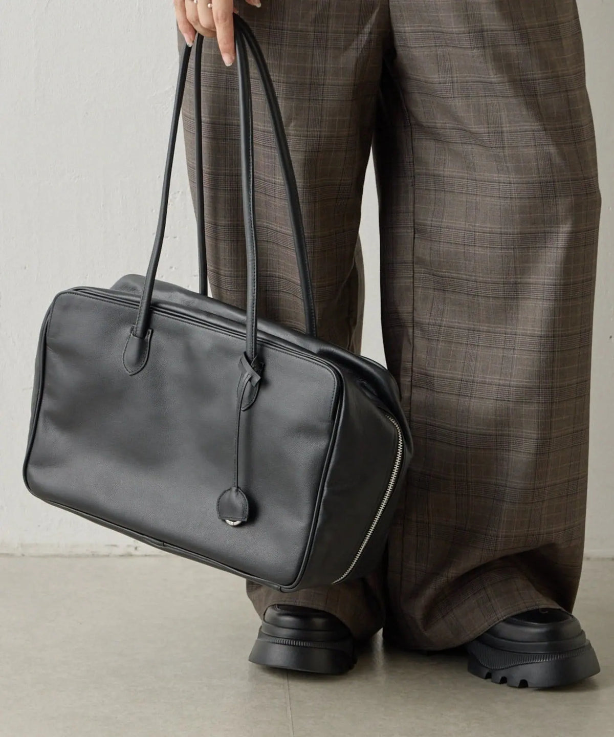[Customer provided photo, ships mid-Nov] Direct from Japan: Made in Bangladesh ear PAPILLONNER "A4-compatible/Large Capacity" Premium Leather Doctor Boston Bag (B3892)
